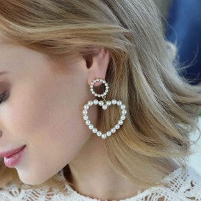 Scarlett Linked Heart Earrings in Ivory Pearl