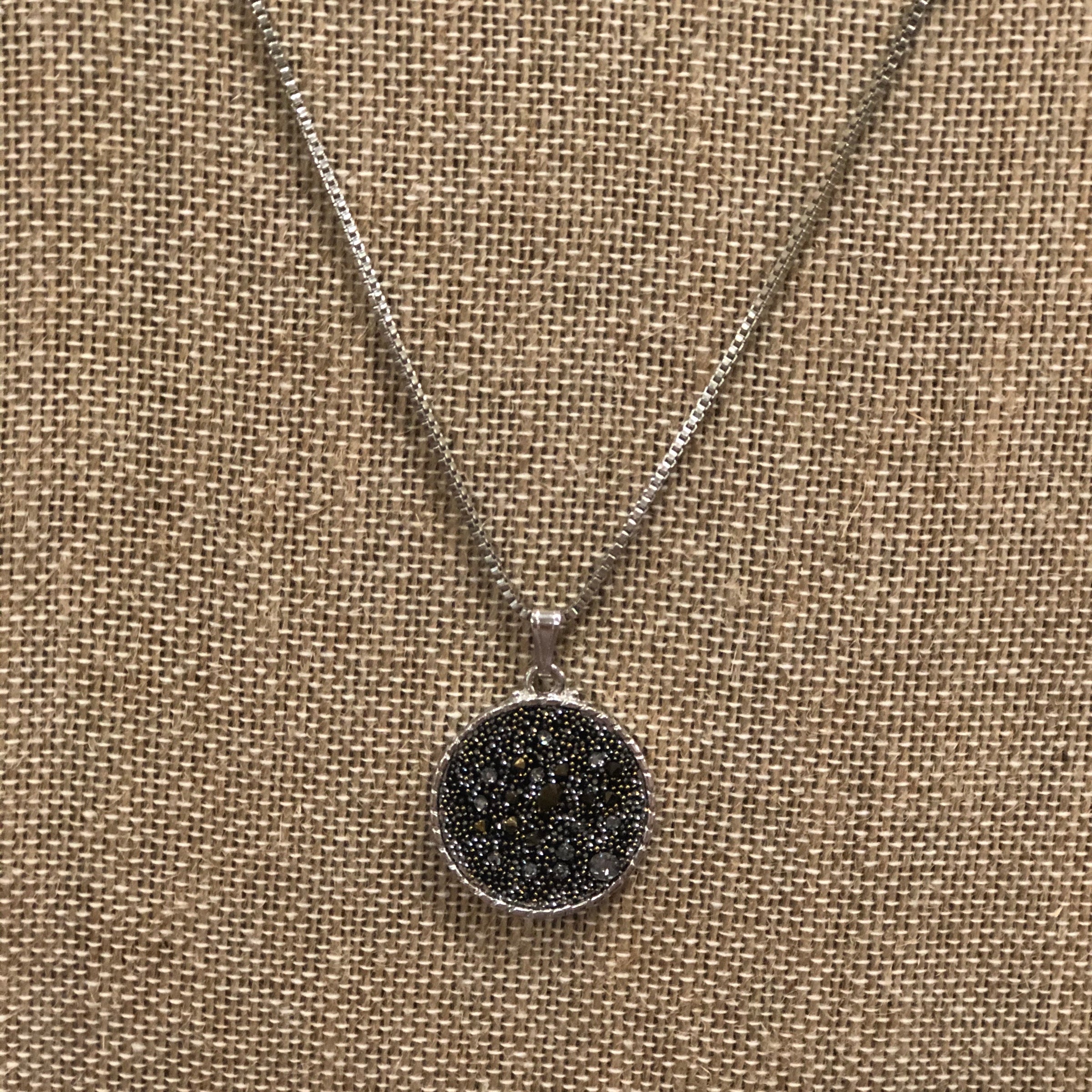 Luca Danni Metallic Kelsey Statement Gold Necklace – PB&J Archdale